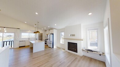 12018-12077 77 Ave in Grande Prairie, AB - Building Photo - Building Photo