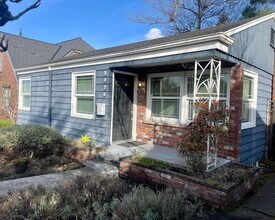 3026 12th Ave W in Seattle, WA - Building Photo - Building Photo