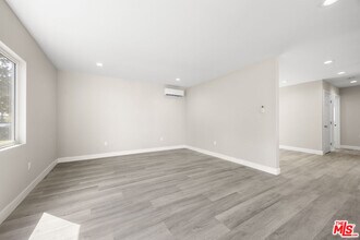 121 W Elm Ave in Fullerton, CA - Building Photo - Building Photo