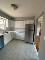 Stuyvesant Commons - Lyndhurst in Lyndhurst, NJ - Building Photo