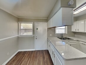 619 Lloyd Dr in Baytown, TX - Building Photo - Building Photo