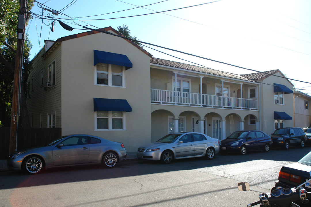 1005 Ferry St in Martinez, CA - Foto de edificio