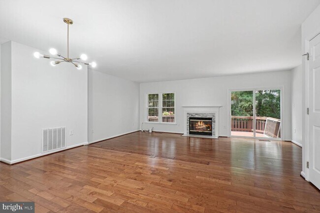 7706 Hickory Glen Way in Springfield, VA - Building Photo - Building Photo