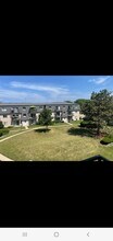 9460 Bay Colony Dr in Des Plaines, IL - Building Photo - Building Photo