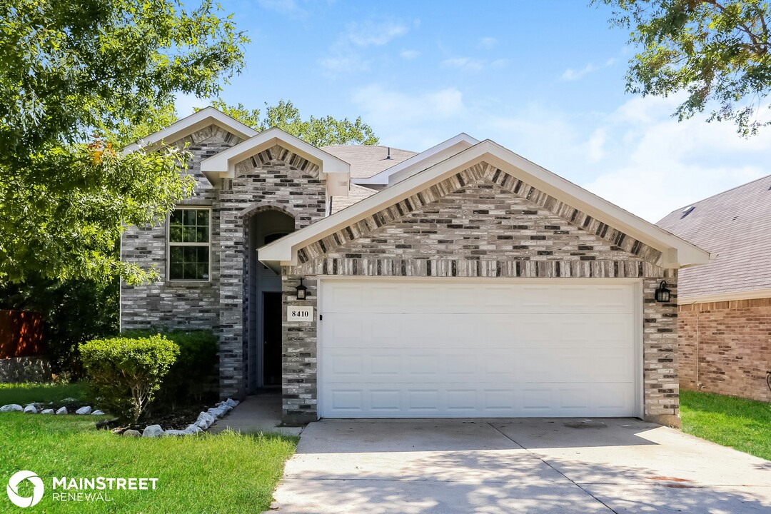 8410 Timberbrook Ln in Dallas, TX - Building Photo