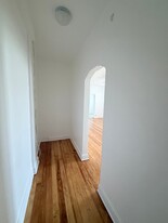 318 S Kingsley Dr, Unit 302 in Los Angeles, CA - Building Photo
