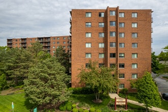 One Bloomingdale Place in Bloomingdale, IL - Building Photo - Building Photo