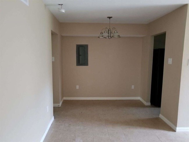 7900 S Loop E photo'