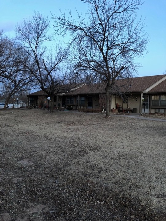 Elmwood Villa in Kingman, KS - Building Photo