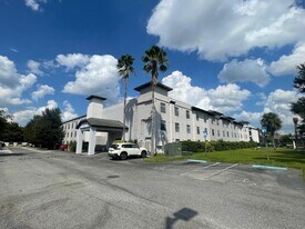 2323 McCoy Rd in Belle Isle, FL - Building Photo