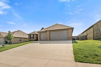 210 Monroe St in Centerton, AR - Building Photo - Building Photo