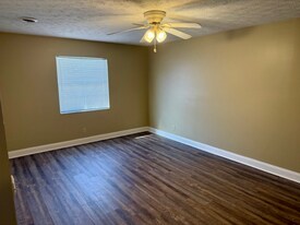 946 Madison Ave, Unit 1 in Huntington, WV - Building Photo