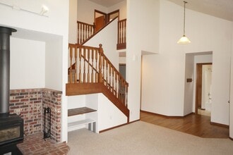 1320 W Oak Terrace in Lake Oswego, OR - Building Photo - Building Photo