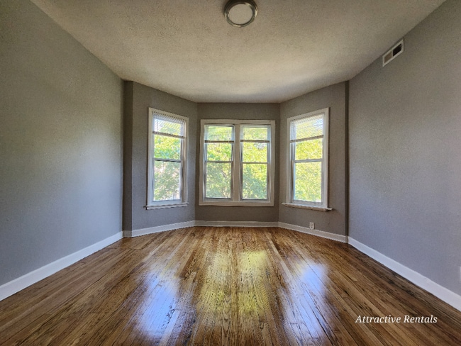 7308 S Kenwood Ave in Chicago, IL - Foto de edificio - Building Photo