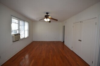 5212 Fountain Ave, Unit 10 in Los Angeles, CA - Foto de edificio - Building Photo