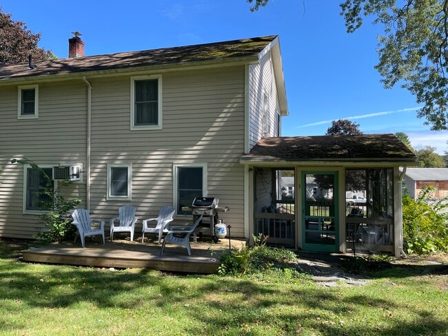 property at 5 Seekonk Rd