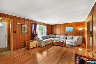 172 Lozier Terrace in River Edge, NJ - Foto de edificio - Building Photo