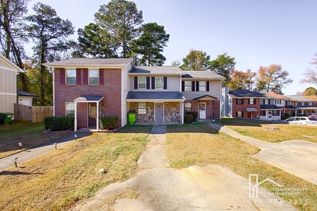 5740 Old Gordon Rd in Mableton, GA - Building Photo - Building Photo