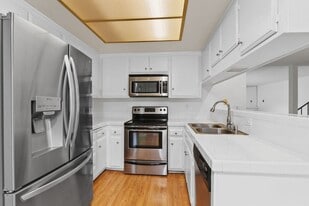 3036 Clubhouse Rd in Costa Mesa, CA - Building Photo