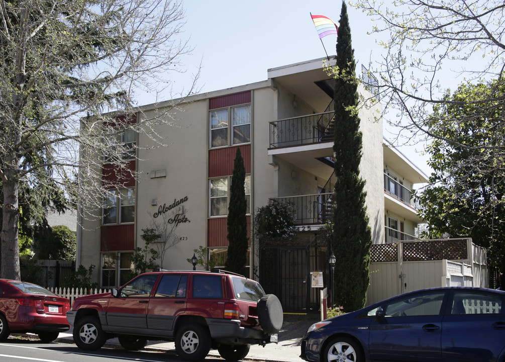 Alcadana Apartments in Oakland, CA - Building Photo