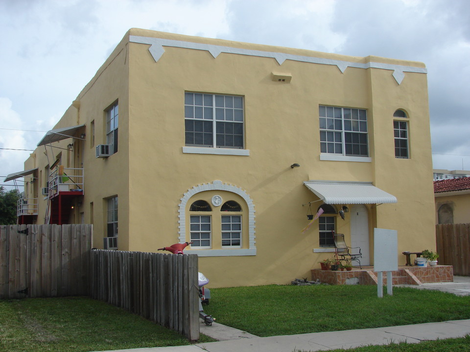 1652 Madison St in Hollywood, FL - Foto de edificio