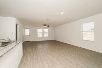1221 White Willow in New Braunfels, TX - Building Photo - Building Photo