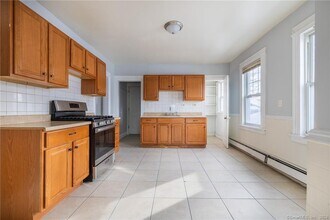 141 Hansen Ave, Unit 2nd fl in Bridgeport, CT - Building Photo - Building Photo