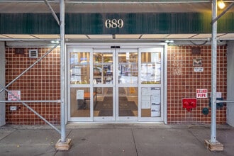 Strykers Bay Houses I in New York, NY - Building Photo - Building Photo