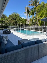 2432 NE 26th Ave in Fort Lauderdale, FL - Foto de edificio - Building Photo