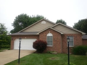 33 Old Orchard Ln in Glen Carbon, IL - Foto de edificio - Building Photo