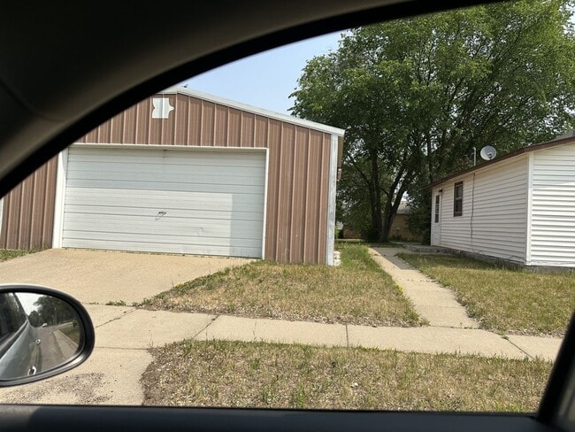 323 2nd St SE in Staples, MN - Building Photo - Building Photo