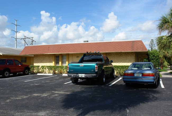 601 Kathy Ln in Margate, FL - Building Photo - Building Photo