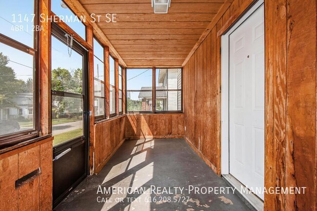 1147 Sherman St SE in Grand Rapids, MI - Building Photo - Building Photo