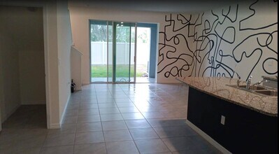 16608 Maude Dr in Wimauma, FL - Foto de edificio - Building Photo