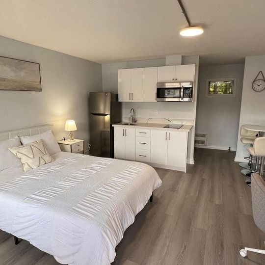 8004 Lundy's Ln in Niagara Falls, ON - Building Photo - Building Photo