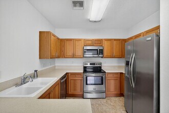 513 Talia Cir in Palm Springs, FL - Building Photo - Building Photo