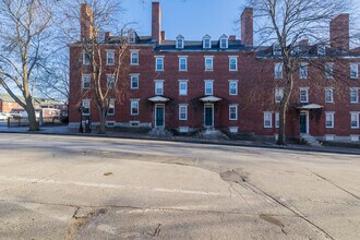98 Middle St in Manchester, NH - Foto de edificio - Building Photo