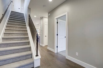 6045 NE Flanders St, Unit 6045 in Portland, OR - Building Photo - Building Photo