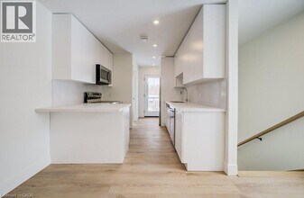 19 Downey St in Kitchener, ON - Building Photo - Building Photo