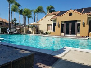 15353 Maturin Dr, Unit #116 in San Diego, CA - Foto de edificio - Building Photo