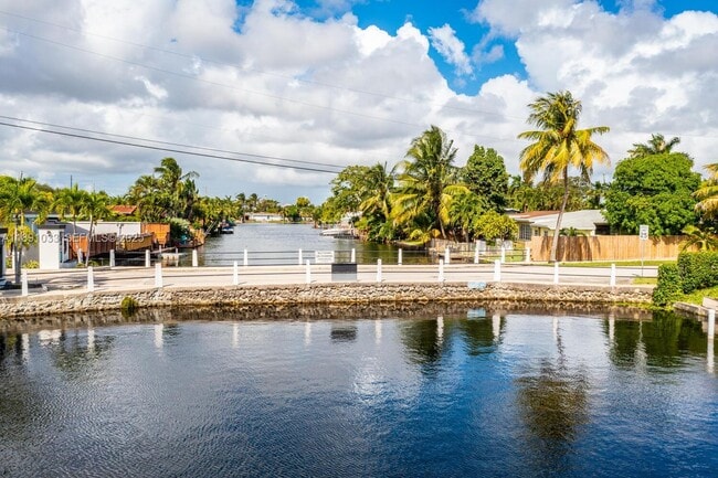 2856 NW 10th Ave in Wilton Manors, FL - Building Photo - Building Photo