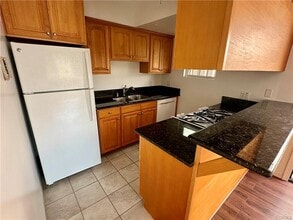 122 15th St in Manhattan Beach, CA - Building Photo - Building Photo