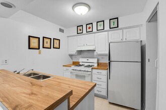 150 Fountainview Ln in Lombard, IL - Building Photo - Building Photo