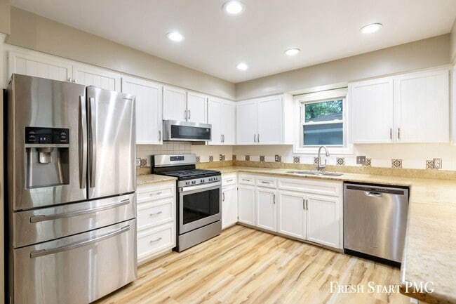 2536 Rudgate Dr NW in Grand Rapids, MI - Building Photo - Building Photo
