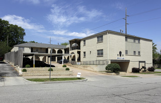Grecian Apartments in Tulsa, OK - Building Photo