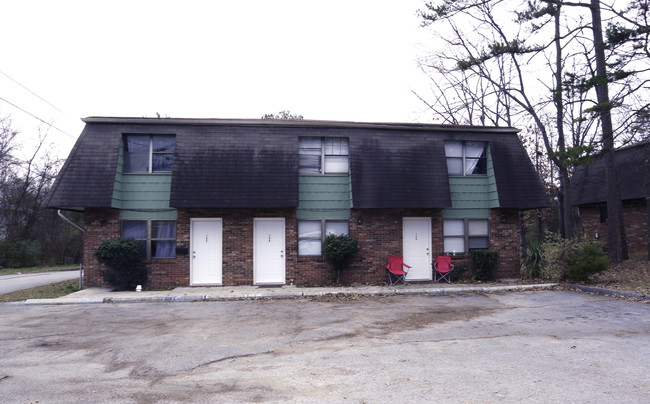 Cedarlane Village Apartments in Fort Oglethorpe, GA - Building Photo - Building Photo