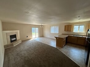 2236 SW Reindeer Ave in Redmond, OR - Building Photo - Building Photo