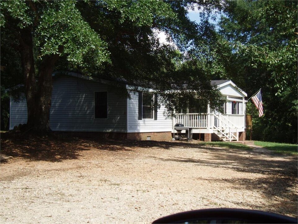 1494 Cains Rd in Auburn, GA - Building Photo