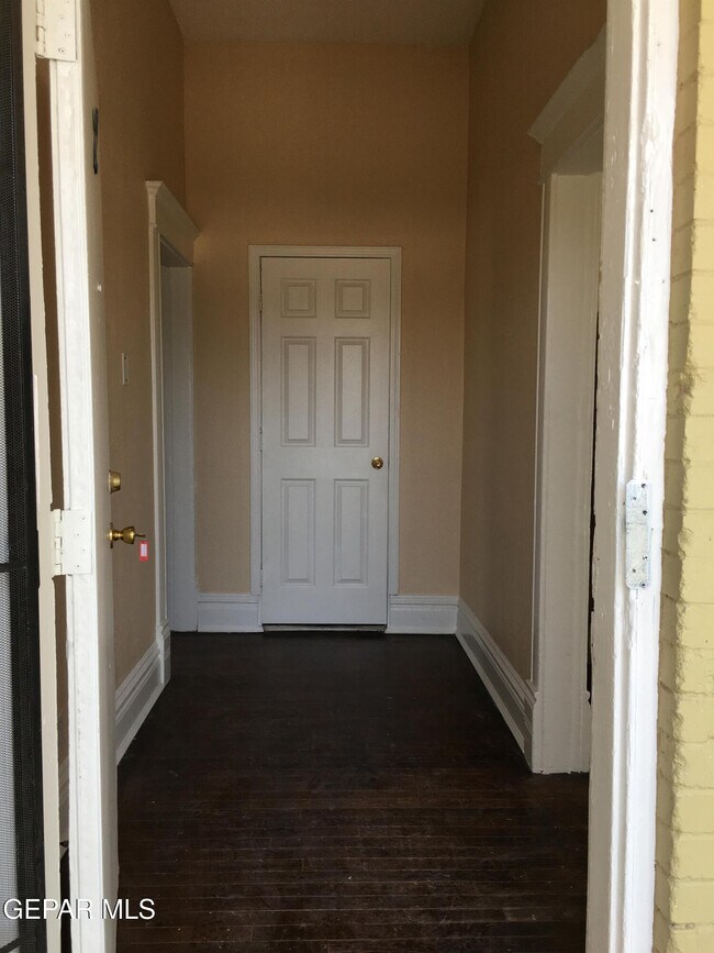 3419 La Luz Ave in El Paso, TX - Building Photo - Building Photo