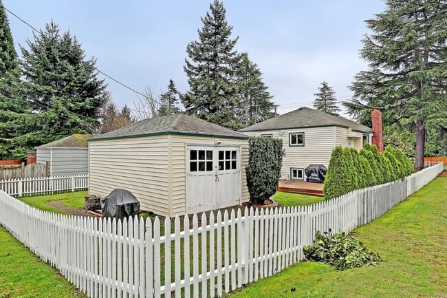 9752 Evanston Ave N in Seattle, WA - Building Photo - Building Photo